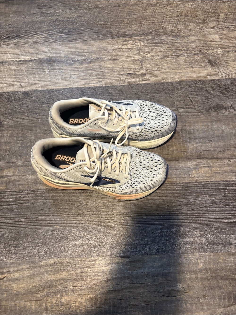 Brooks Women’s Light Gray and Cream Running Sneakers